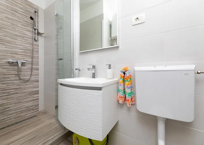 Gracia By El-pi Tours *